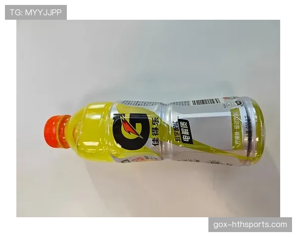 孙兴慜家的冰箱里连瓶可乐都没有，训练完喝的是冰镇电解质水