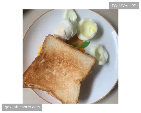 安洗莹训练完偷偷吃炸鸡被拍，这自律人设绷不住了？