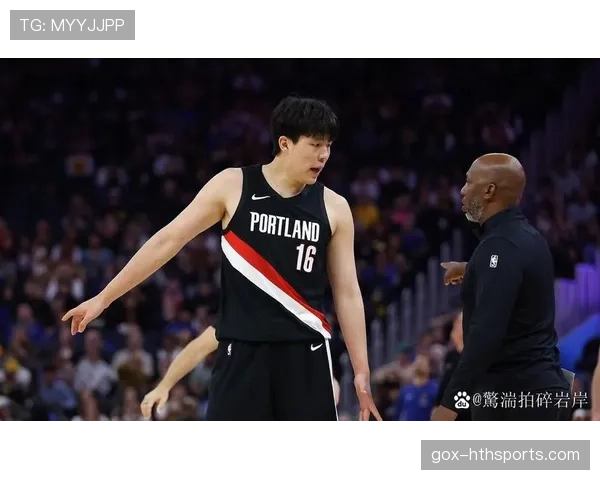 杨瀚森训练完直接去夜市啃烤串，这反差谁懂